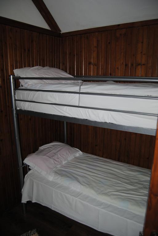 Cornul Vanatorului Bungalows Pitesti Phòng bức ảnh