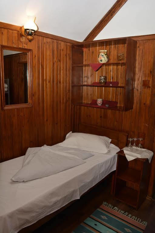 Cornul Vanatorului Bungalows Pitesti Ngoại thất bức ảnh